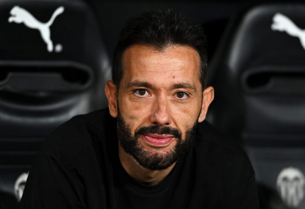 Carlos Corberán, entraîneur de Valence, en conférence de presse.