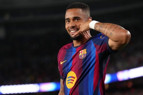 Gabriel Jesus célèbre son premier but avec le Barça au Camp Nou face à Feyenoord.