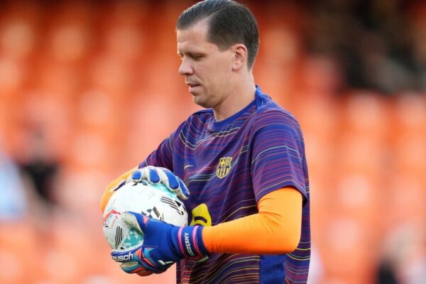 Wojciech Szczęsny avec le maillot du FC Barcelone.