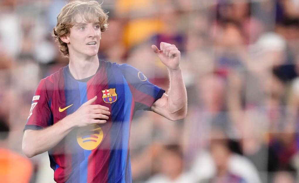 Anthony Gordon sous le maillot du Barça au Camp Nou.