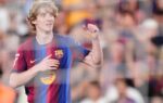 Anthony Gordon sous le maillot du Barça au Camp Nou.