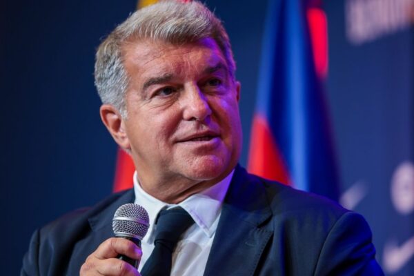 Joan Laporta présente aux membres du Barça le financement destiné à achever le Spotify Camp Nou.