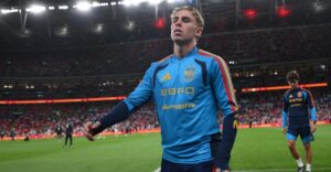 Fermín López sur le terrain avec le Barça.