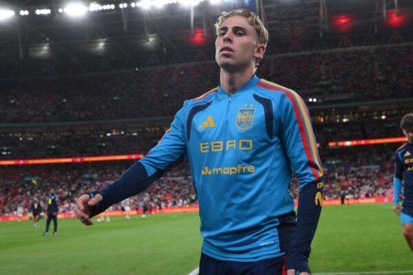 Fermín López sur le terrain avec le Barça.
