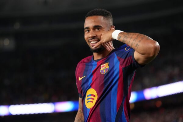 Gabriel Jesus sous le maillot du FC Barcelone pendant une rencontre.