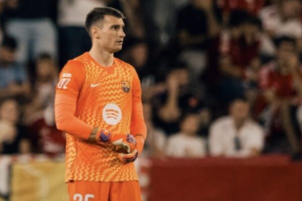Dominik Livaković sous le maillot du Barça après ses débuts victorieux contre Séville.