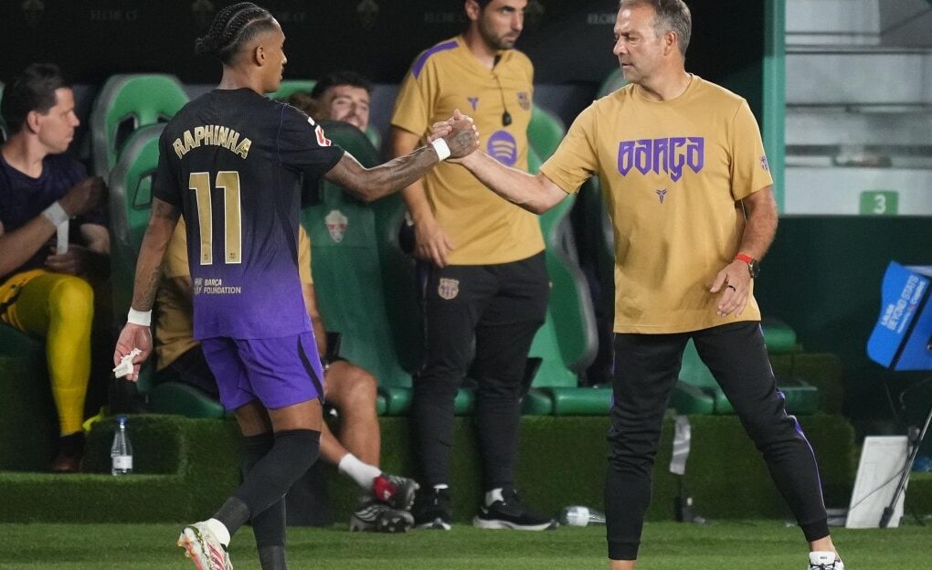 Hansi Flick, Raphinha et Xavi Espart, les trois nommés du Barça pour les récompenses d’août en Liga.