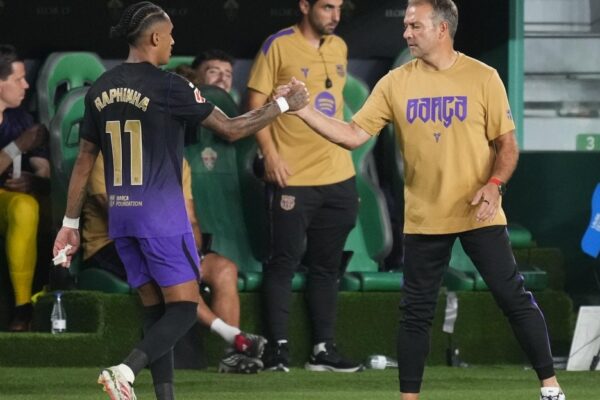 Hansi Flick, Raphinha et Xavi Espart, les trois nommés du Barça pour les récompenses d’août en Liga.