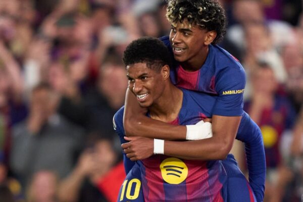 Lamine Yamal et Marcus Rashford sous le maillot du Barça au Camp Nou lors d’un Clásico.