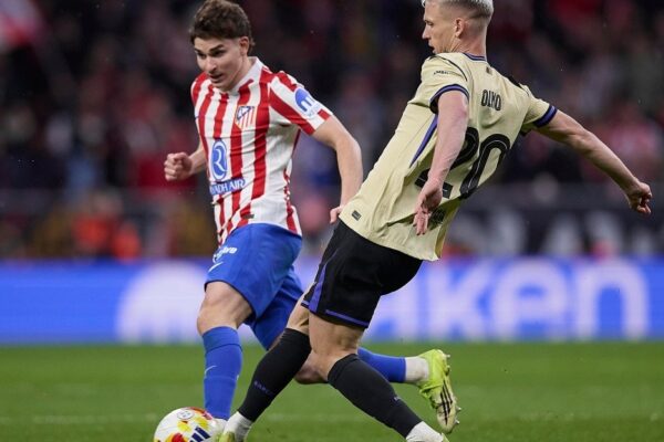 Dani Olmo s'exprime sous les couleurs du FC Barcelone.