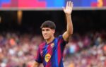 Pau Cubarsí sous le maillot du Barça lors du déplacement à Levante.
