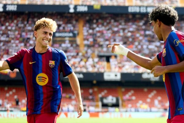 Lamine Yamal et Fermín López sous le maillot du FC Barcelone lors du match contre Valence.