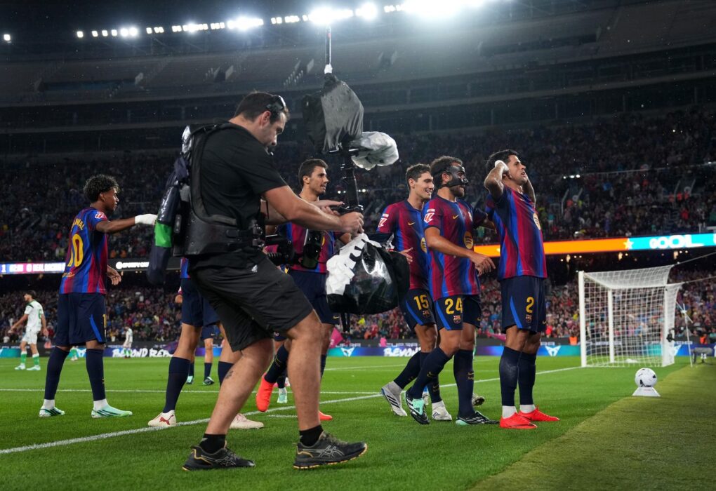 Raphinha sous le maillot du Barça pendant une rencontre.