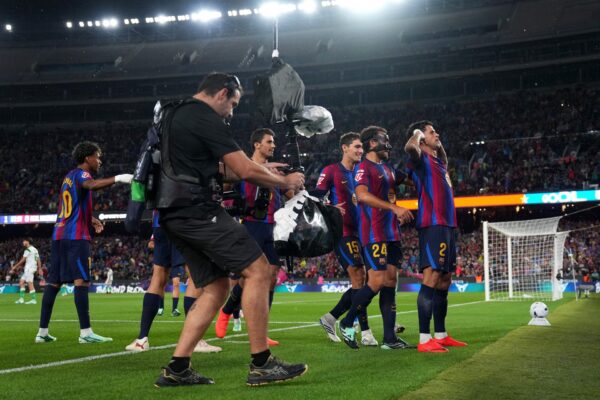 Raphinha sous le maillot du Barça pendant une rencontre.