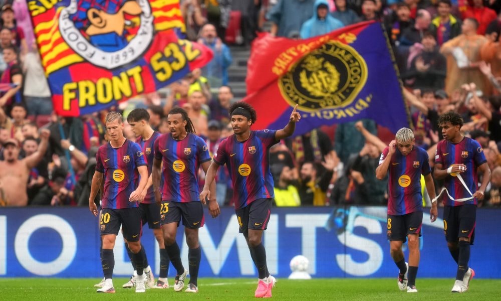 Raphinha et Lamine Yamal lors de la victoire du Barça contre Feyenoord au Camp Nou.