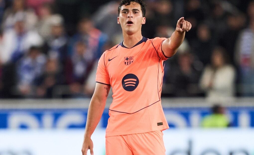 Álvaro Cortés portant le maillot du Barça avant son transfert au Royal Antwerp.