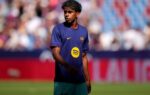 Lamine Yamal sous le maillot du Barça lors d’un match.