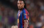 Jules Koundé avec le maillot du FC Barcelone lors d’un match.