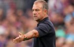 Hansi Flick sur le banc du FC Barcelone pendant la victoire face à Levante.