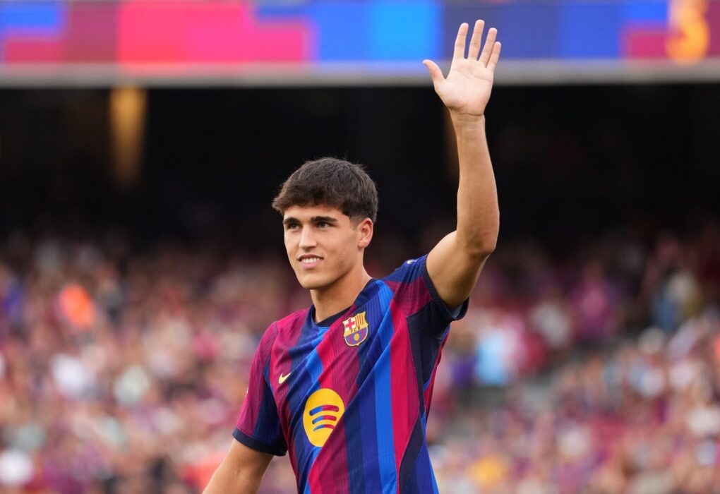 Pau Cubarsí sous le maillot du Barça.