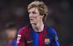 Hansi Flick au bord du terrain lors d’un match du FC Barcelone.