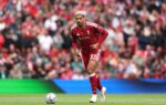 Ronald Araújo avec Liverpool face à l’Atlético Madrid à Anfield.