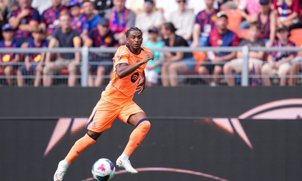 Alejandro Balde sous le maillot du Barça lors d’un match.