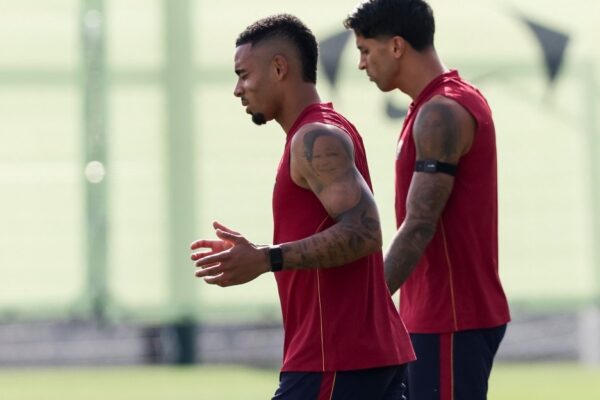 Gabriel Jesus avec le FC Barcelone avant ses possibles débuts contre Valence.