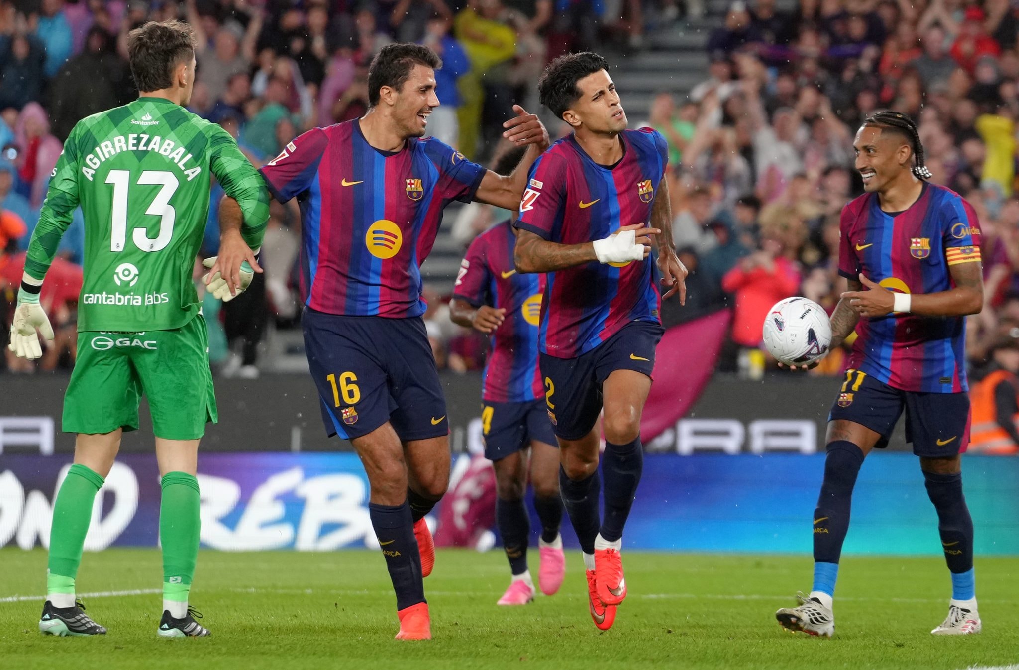 João Cancelo, joueur du FC Barcelone