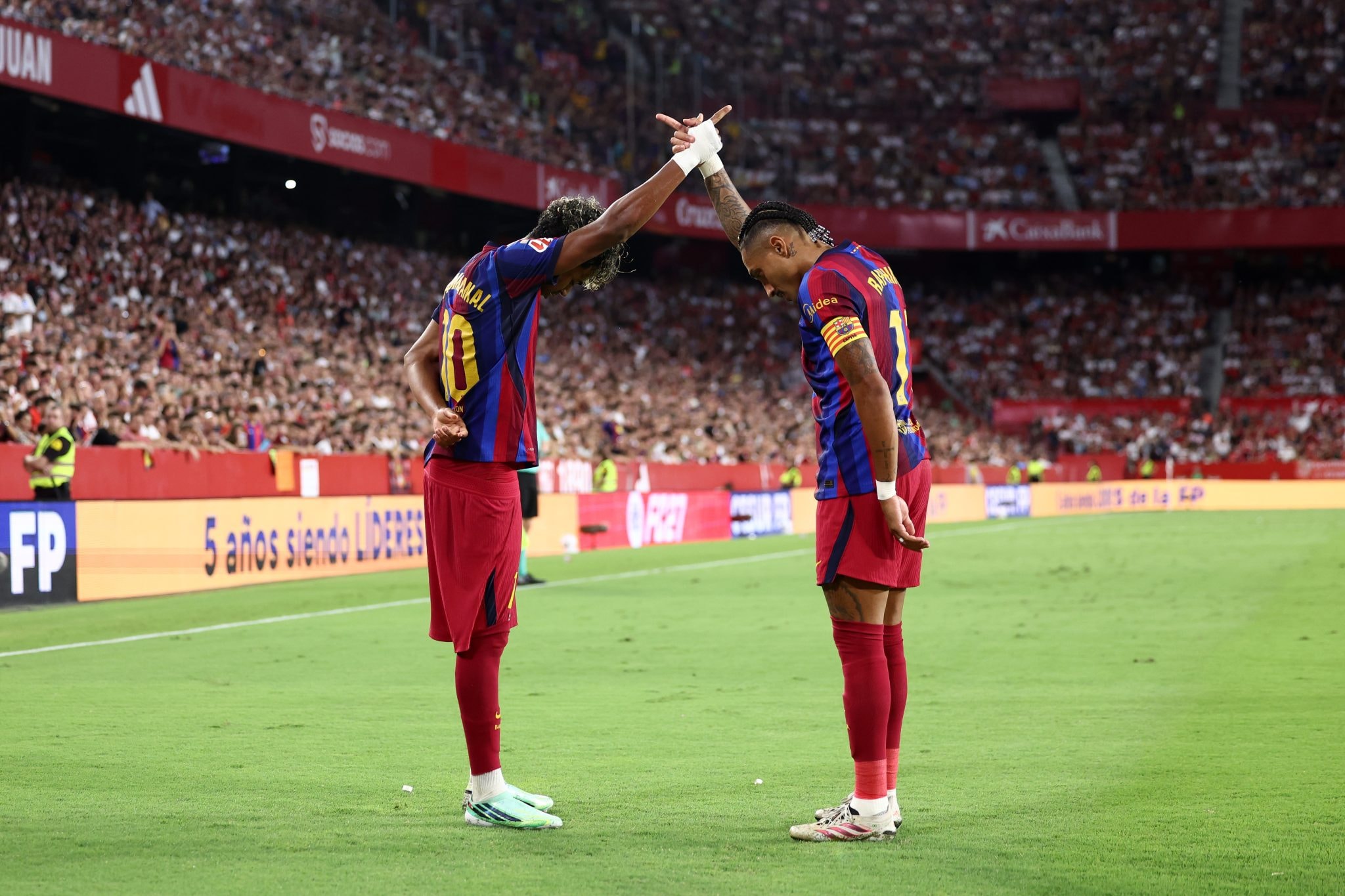 Raphinha et Lamine Yamal, joueurs du Barça