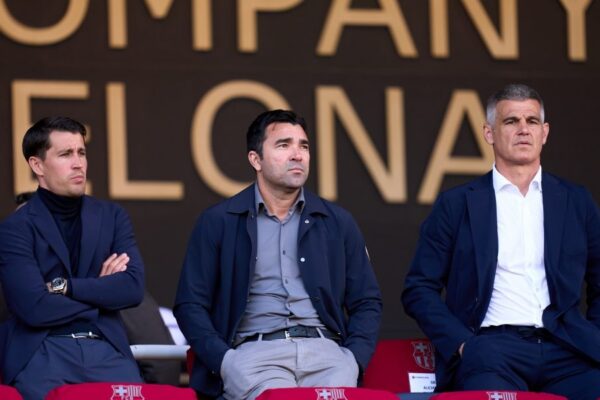 L’effectif du FC Barcelone réuni sur la pelouse avant une rencontre.