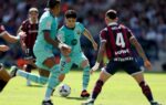 Lamine Yamal avec le ballon pendant le match du Barça contre Levante.