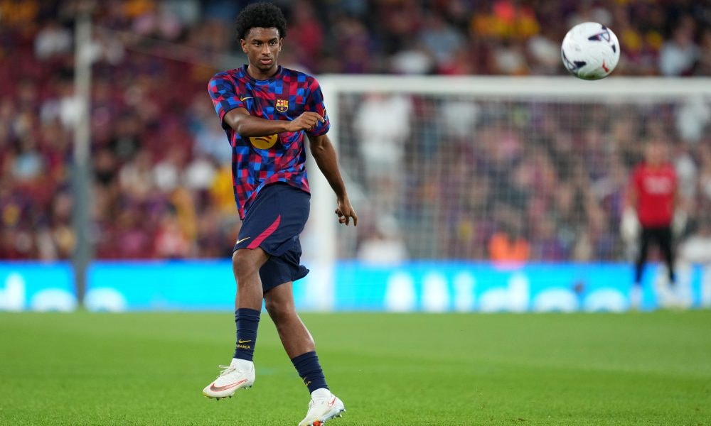 Alejandro Balde sous le maillot du FC Barcelone lors d’une rencontre.