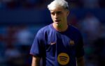 Pedri et Hansi Flick lors d’un match du FC Barcelone.