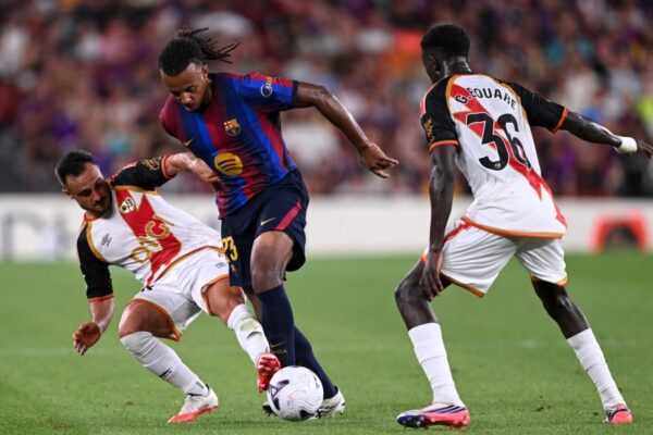 Jules Koundé sous les couleurs du Barça.
