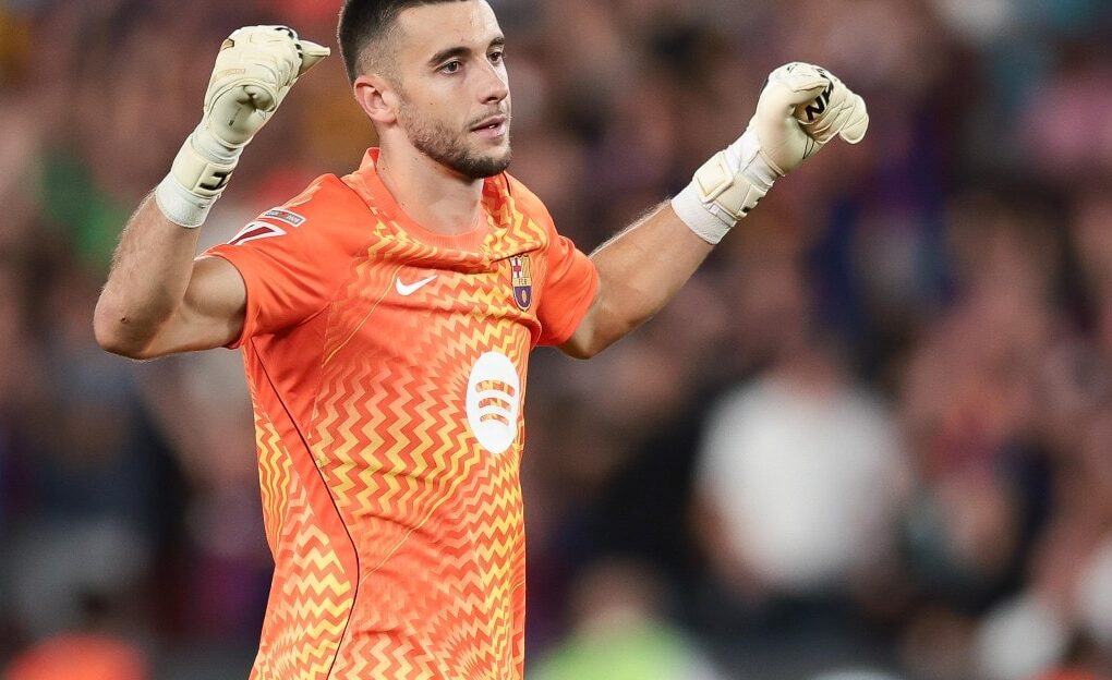 Joan García sous le maillot du FC Barcelone au Camp Nou.