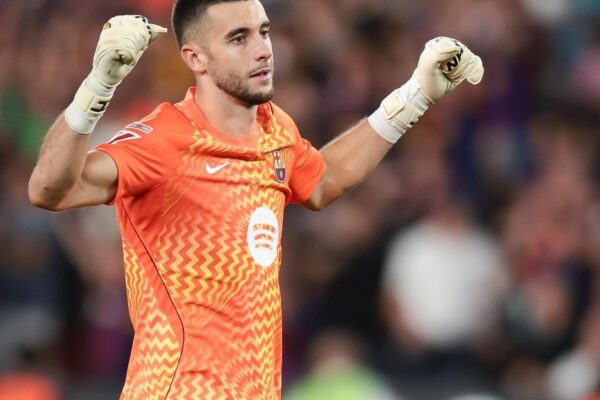 Joan García sous le maillot du FC Barcelone au Camp Nou.