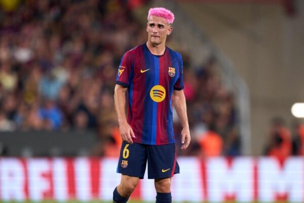 Hansi Flick et les joueurs du FC Barcelone au Camp Nou avant une rencontre de Liga.