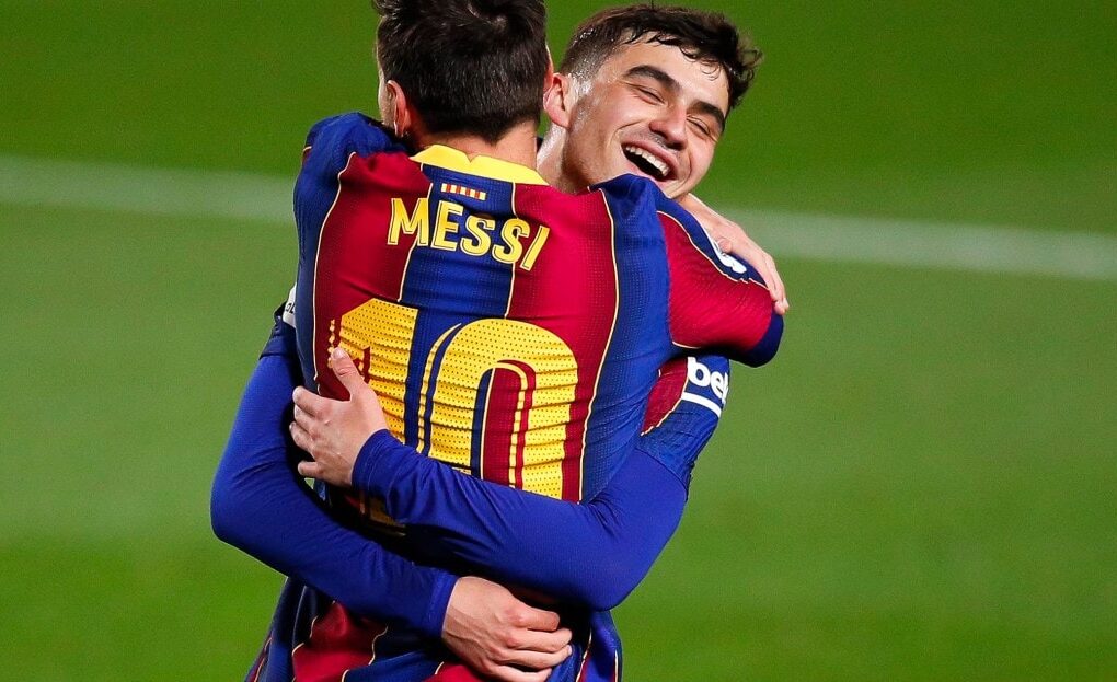 Lionel Messi et Pedri portent le maillot du FC Barcelone.