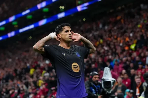 João Cancelo, pressenti pour débuter avec le Barça contre le Paris Saint-Germain.