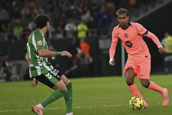 Lamine Yamal sous le maillot du Barça.