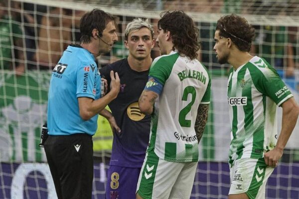 De Burgos Bengoetxea, l’arbitre ayant annulé le but de Lo Celso contre le Barça.