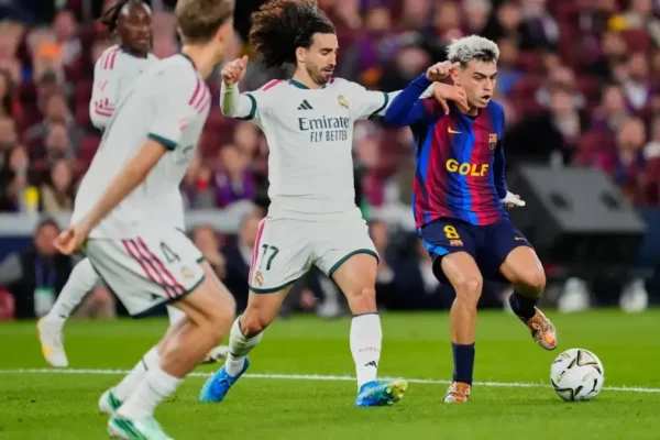 Pedri sous le maillot du Barça, au cœur des réactions après le Clásico face au Real Madrid.