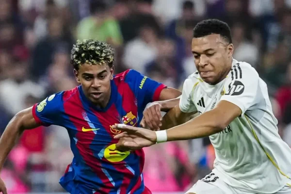 Les joueurs du Barça réunis sur le terrain.