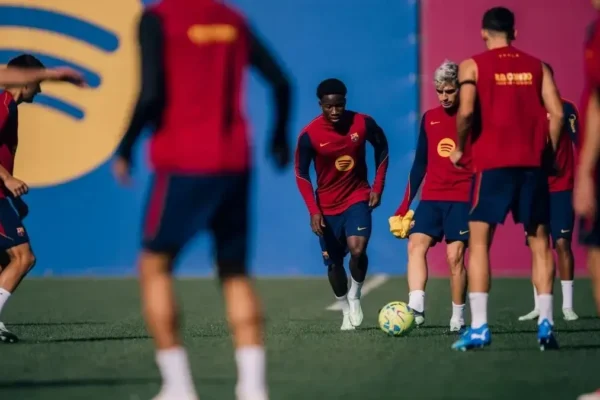 Ebrima Tunkara à l’entraînement avec l’équipe première du Barça.