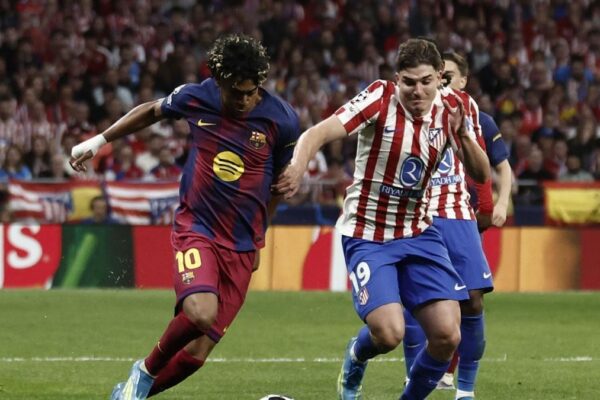 Les joueurs du Barça et de l’Atlético de Madrid lors d’une rencontre de Liga.