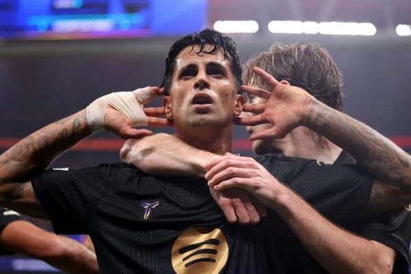 João Cancelo sous le maillot du Barça lors d'un match.
