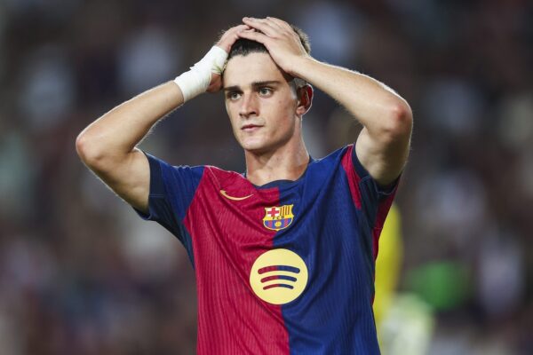 Pau Víctor à l'entraînement avec le Barça sous les ordres de Hansi Flick.