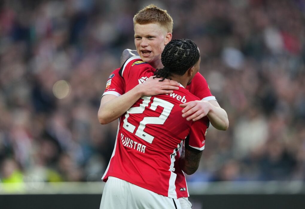 Kees Smit, milieu de terrain de l'AZ Alkmaar suivi par le Barça.