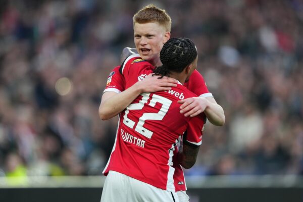 Kees Smit, milieu de terrain de l'AZ Alkmaar suivi par le Barça.